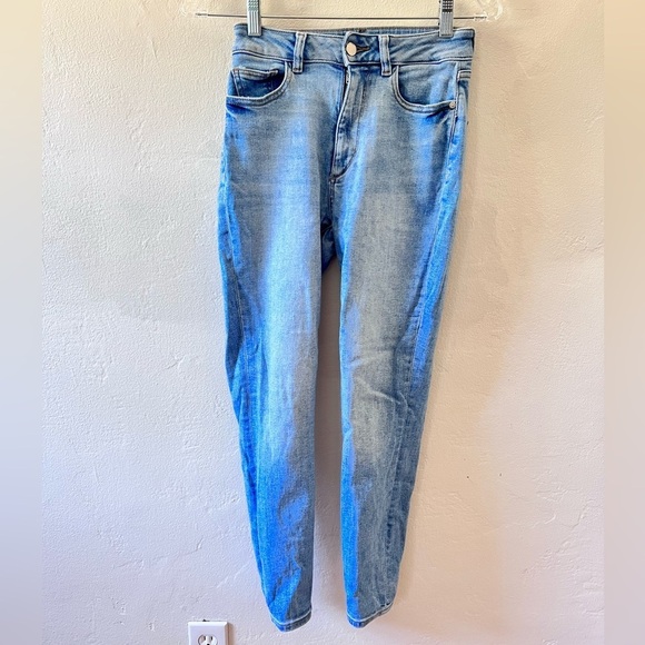 DL1961 High Rise Jeans - The Farrow Crop High-Rise Instasculpt Skinny Jeans - Picture 4 of 8